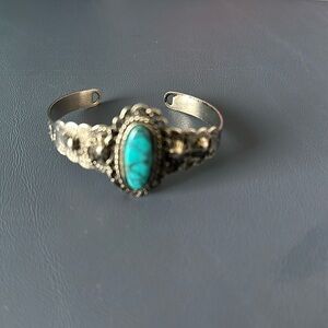 beautiful vintage silver tone bracelet